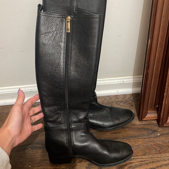 Tory Burch black riding boot size 6.5 - Picture 3 of 10